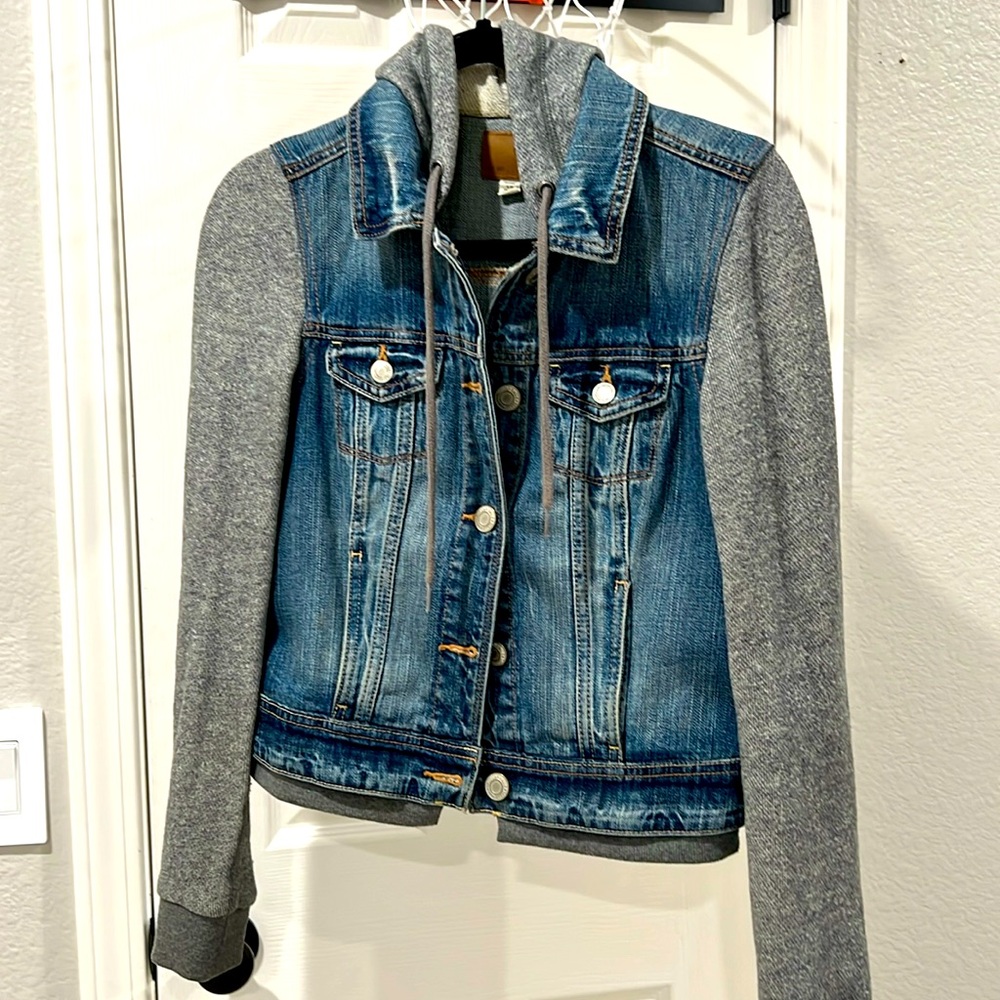 American Eagle denim jacket with faux attached hoodie - EUC - size S